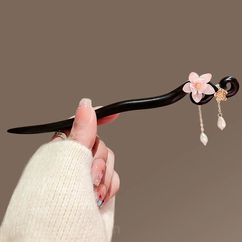 黒檀の簪 木製簪 高級 桜かんざし 揺れる 歩揺かんざし 和装ヘアアクセサリー 成人式 結婚式 天然木かんざし