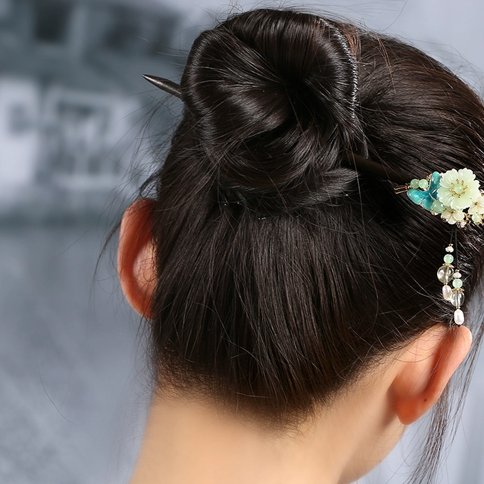 天然石による花と蝶のかんざし 檀木 木製１本かんざしお呼ばれ パーティー 七五三 卒業式 入園式 花嫁 ドレス 発表会 和装 洋装 髪飾り