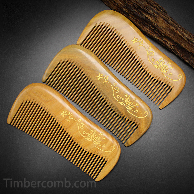 緑檀木櫛 彫刻ヘアコーム 天然木製 静電気防止 頭皮マッサージ 芳醇な香り 髪にツヤ 高級感 手作り 毎日のヘアケアに最適な一品