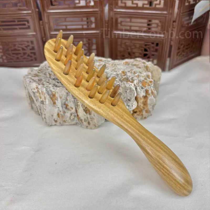 緑檀木製の頭皮マッサージブラシ（24本歯／角マッサージ付き） ツボを刺激して血行を促進