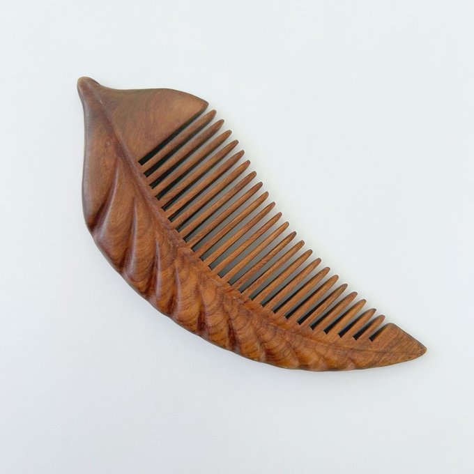 天然緑檀木 木製櫛 両面彫刻 木の葉 お守り 静電気防止 美髪 頭皮マッサージ 男女 プレゼント お祝い