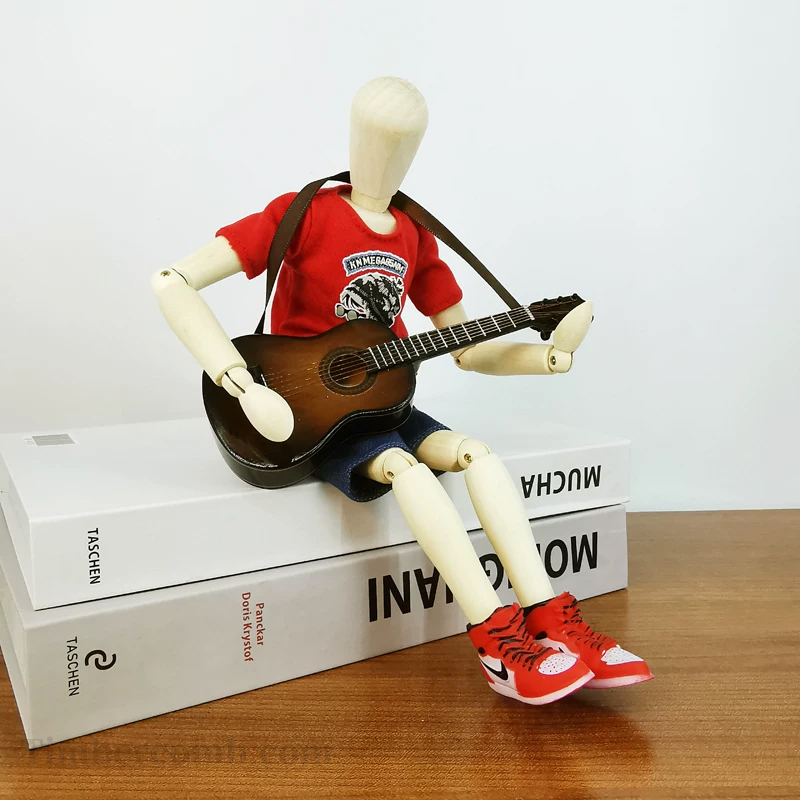 ギターを弾く木彫り人形 音楽モチーフのインテリア置物音楽テーマのユニークなデスクデコレーション