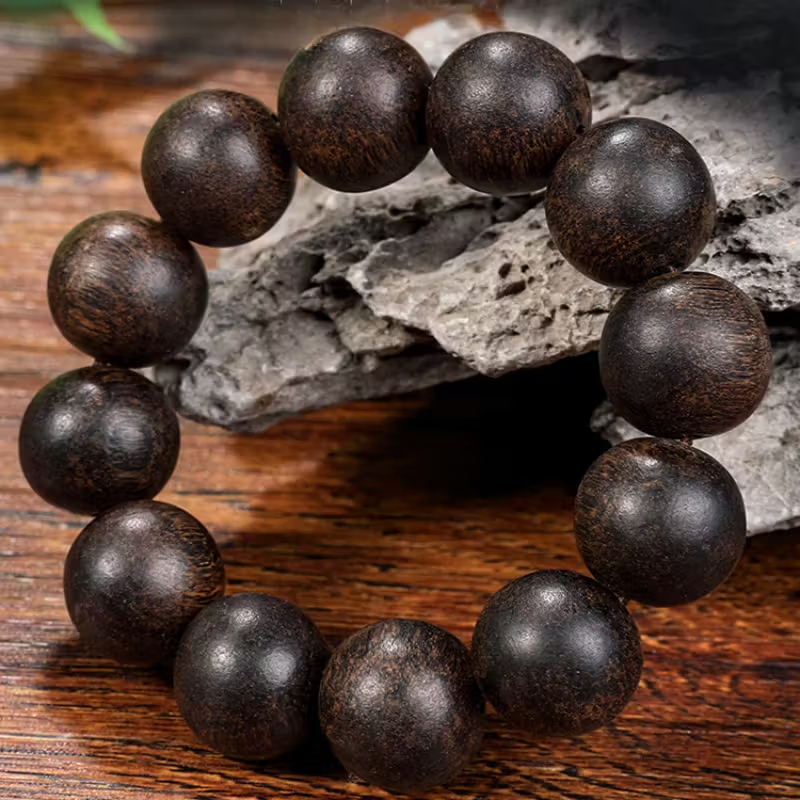 インドネシア沈香木数珠ブレスレット。木製ビーズ、高油量の古い素材、天然の香り、男女兼用の盤玩アクセサリー、仏珠ネックレス。