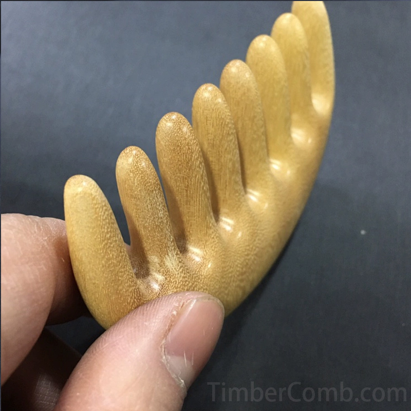 マッサージ櫛 高級つげ＆白檀製 ヘッドマッサージコーム 経絡ケア用 幅広8本歯 先丸加工 頭皮ケア-木彫り高級人気専門店