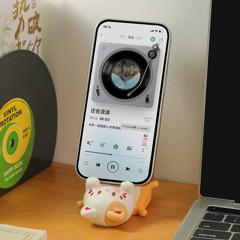 猫の置物 スマホスタンドタイプ オフィスの癒しアイテム｜女子に贈りたい、デスク上が楽しくなる“心が整う”ギフト