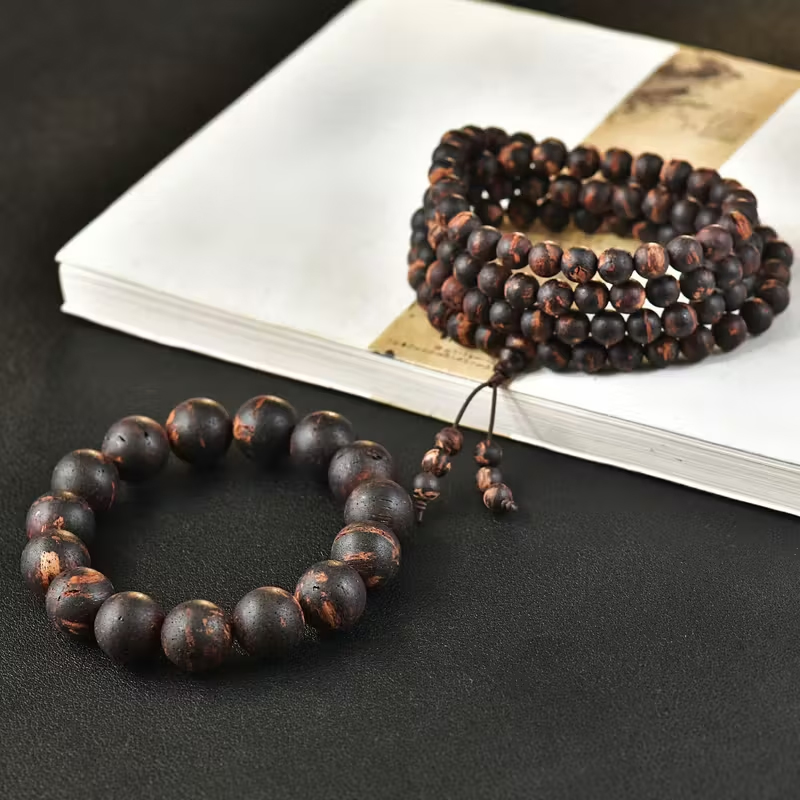 ミャンマー沈香木108玉数珠ブレスレット。ブラック木製ビーズ、男女兼用の盤玩アクセサリー、仏珠ネックレス、天然素材の文玩。