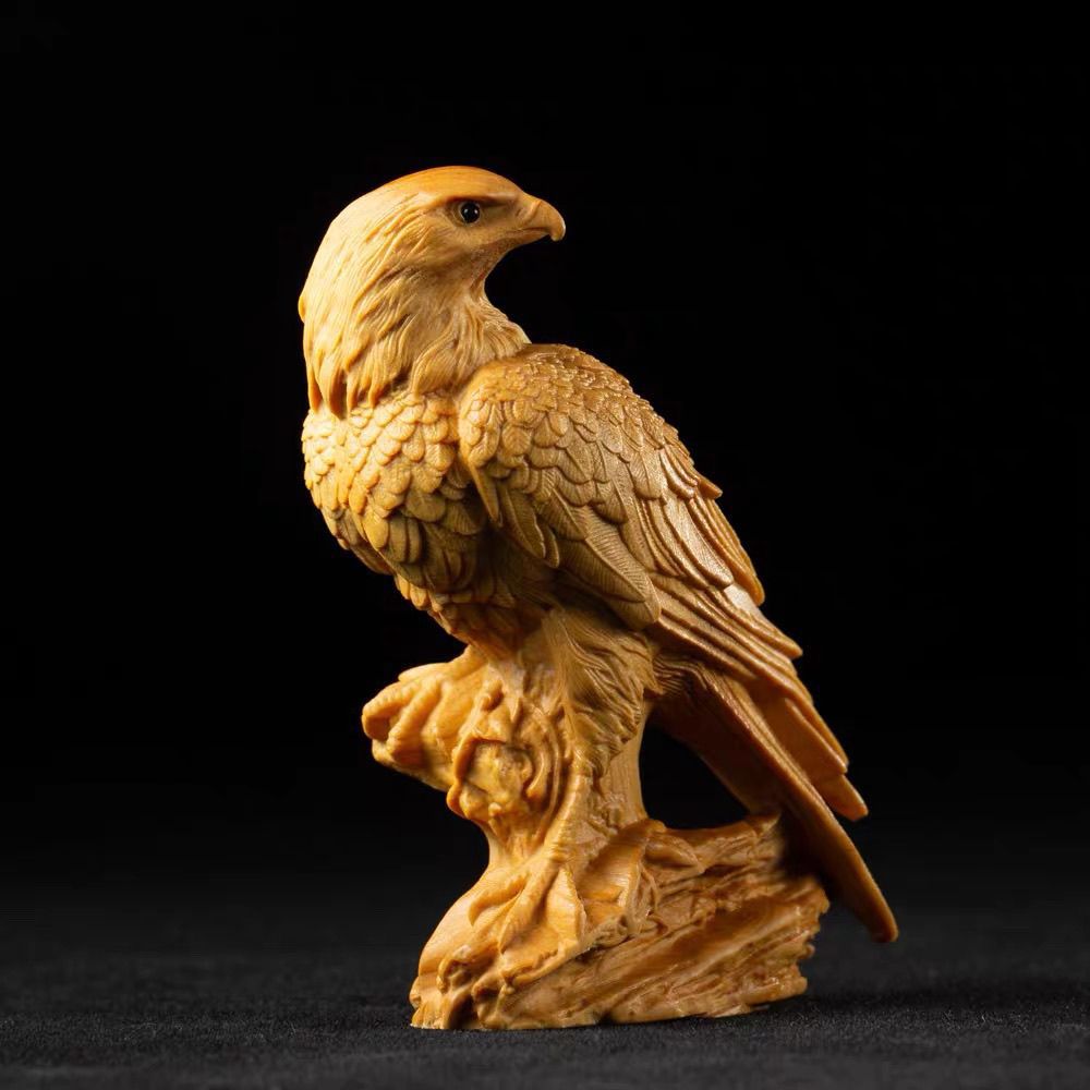 黄楊木彫り 鷹の置物 職人手作り 縁起物 開運グッズ 勝利 成功 飛躍 象徴 