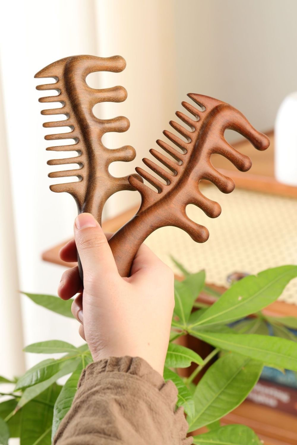 木製コーム 檀木 櫛 マッサージコーム 両面 頭皮マッサージ ヘアコーム ヘアブラシ かっさ 血行促進 リンパ ヘッドスパ 経絡マッサージ 静電気防止