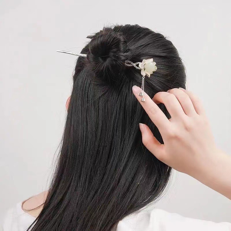 髪飾り成人式 蓮の花かんざし 銀メッキ 蓮の実 簪 ヘアピン 和風  和装小物 浴衣 振袖 着物