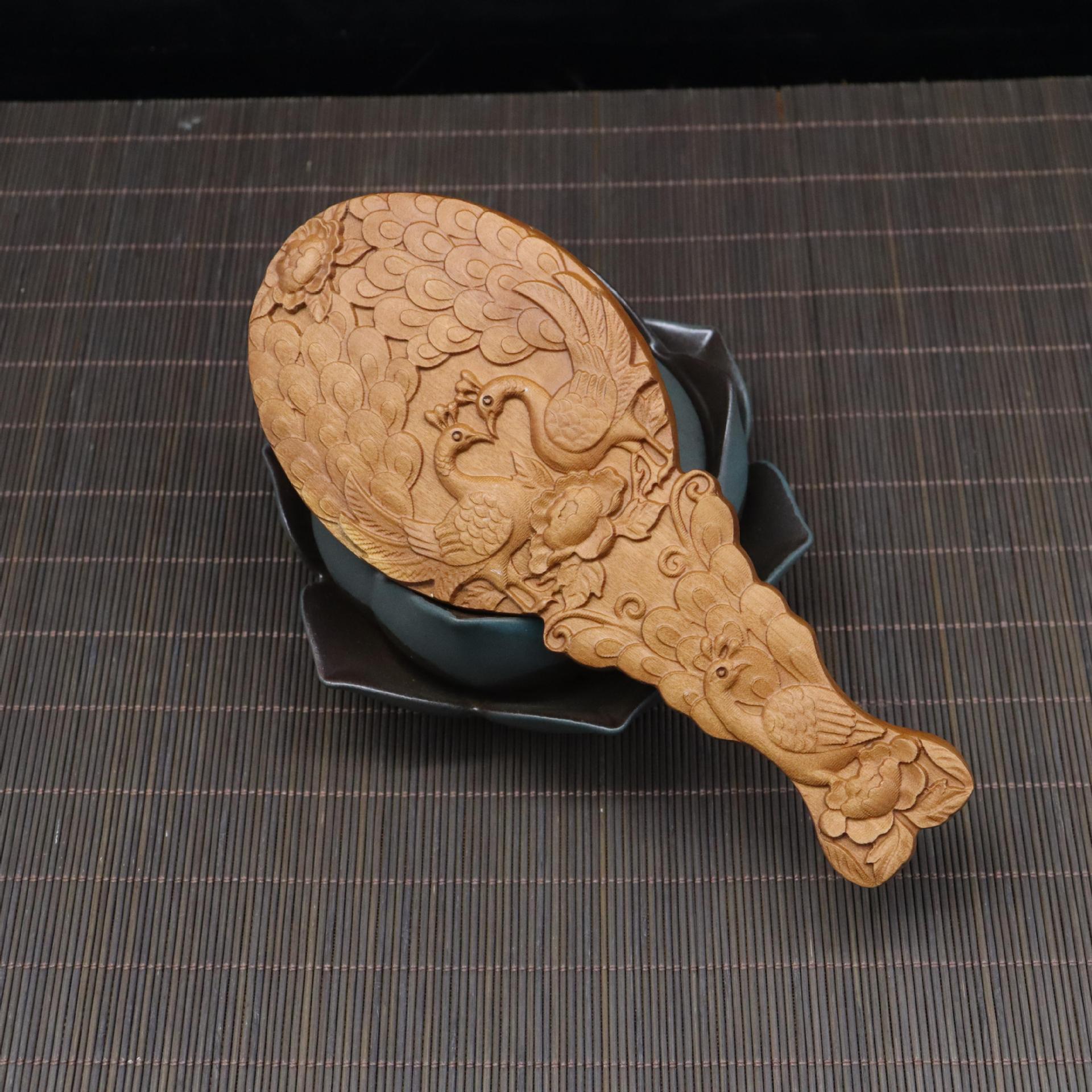 手鏡 孔雀 彫刻 桃の木 ハンドミラー 化粧鏡 化粧ミラー 姫ミラー 鏡 木製鏡 おしゃれ かわいい