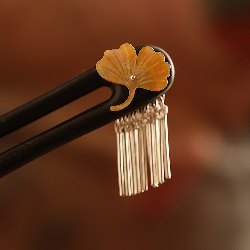 （秋の風情）簪 かんざし U型 紅葉 房 黒檀 和装 髪飾り ヘアアクセ レディース ギフト