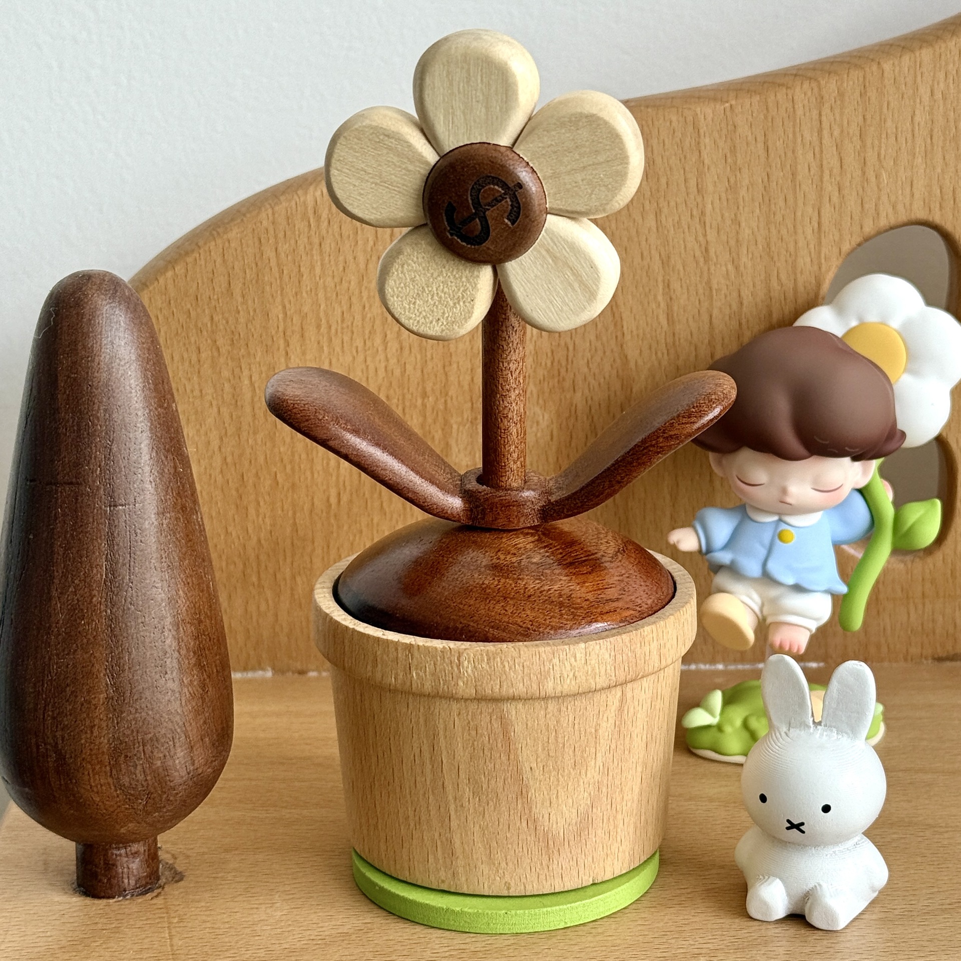 オルゴール 天然木製 花の形 音楽ボックス おもちゃ 可愛い 回転 卓上