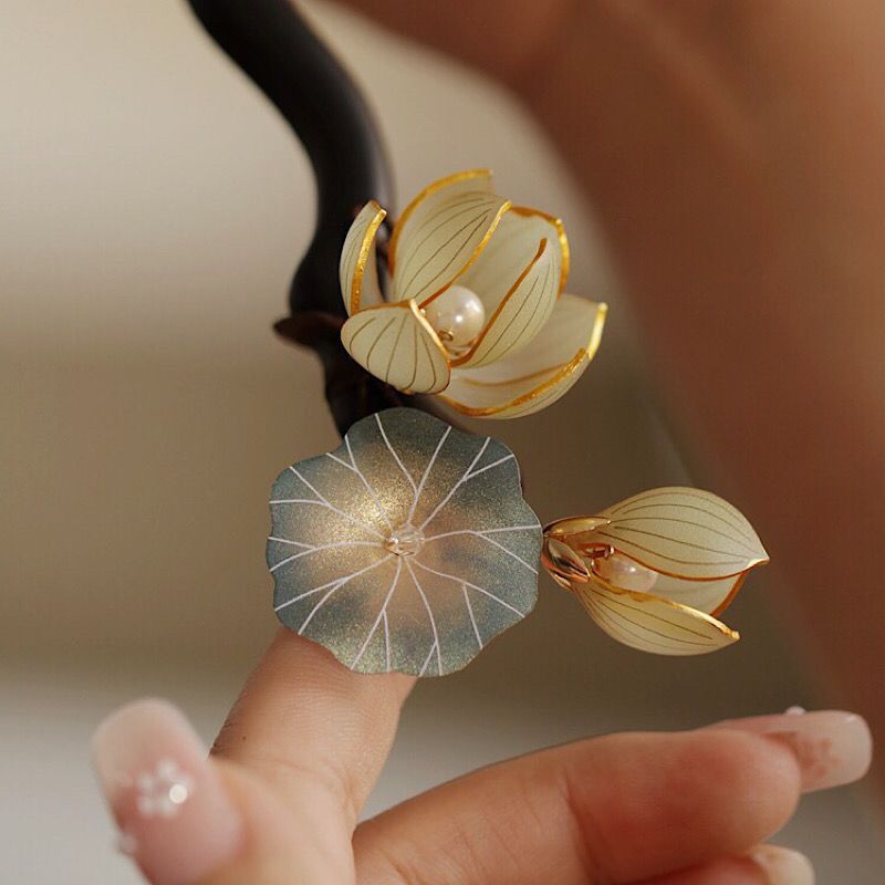 蓮の花 かんざし 簪 木製  一本 挿し 天然木 和装 髪飾り 花飾り 成人式 着物