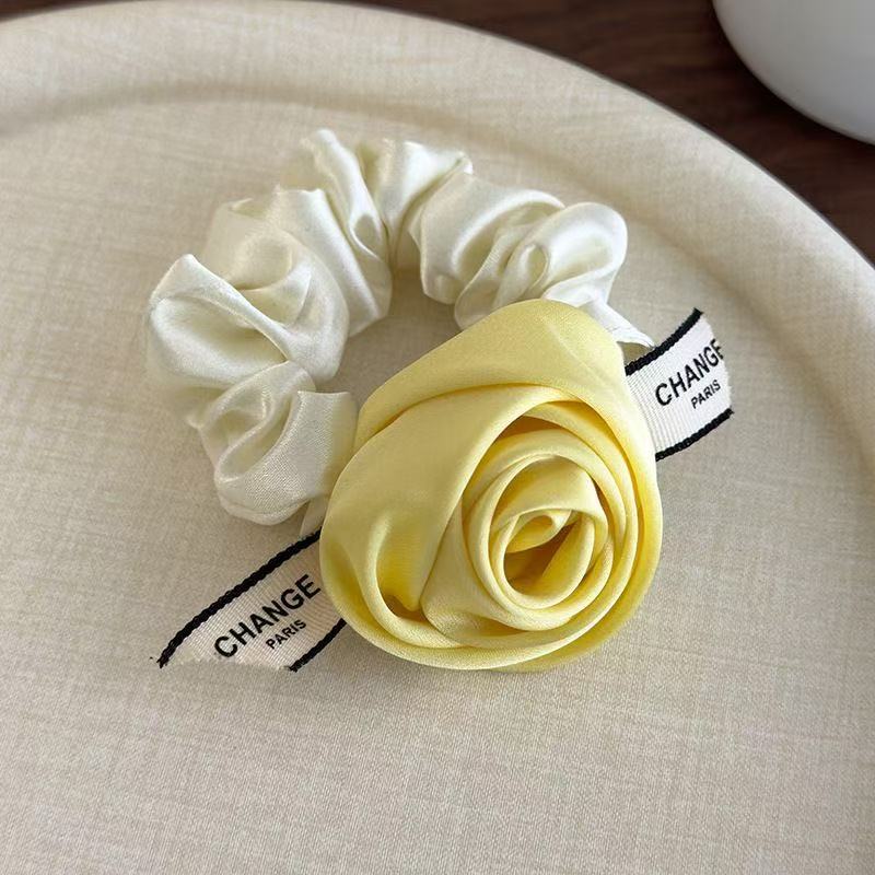 ヘアゴム ヘアアクセサリー  黄バラ 太めスクランチ 花柄 髪飾り 女性 ギフト 