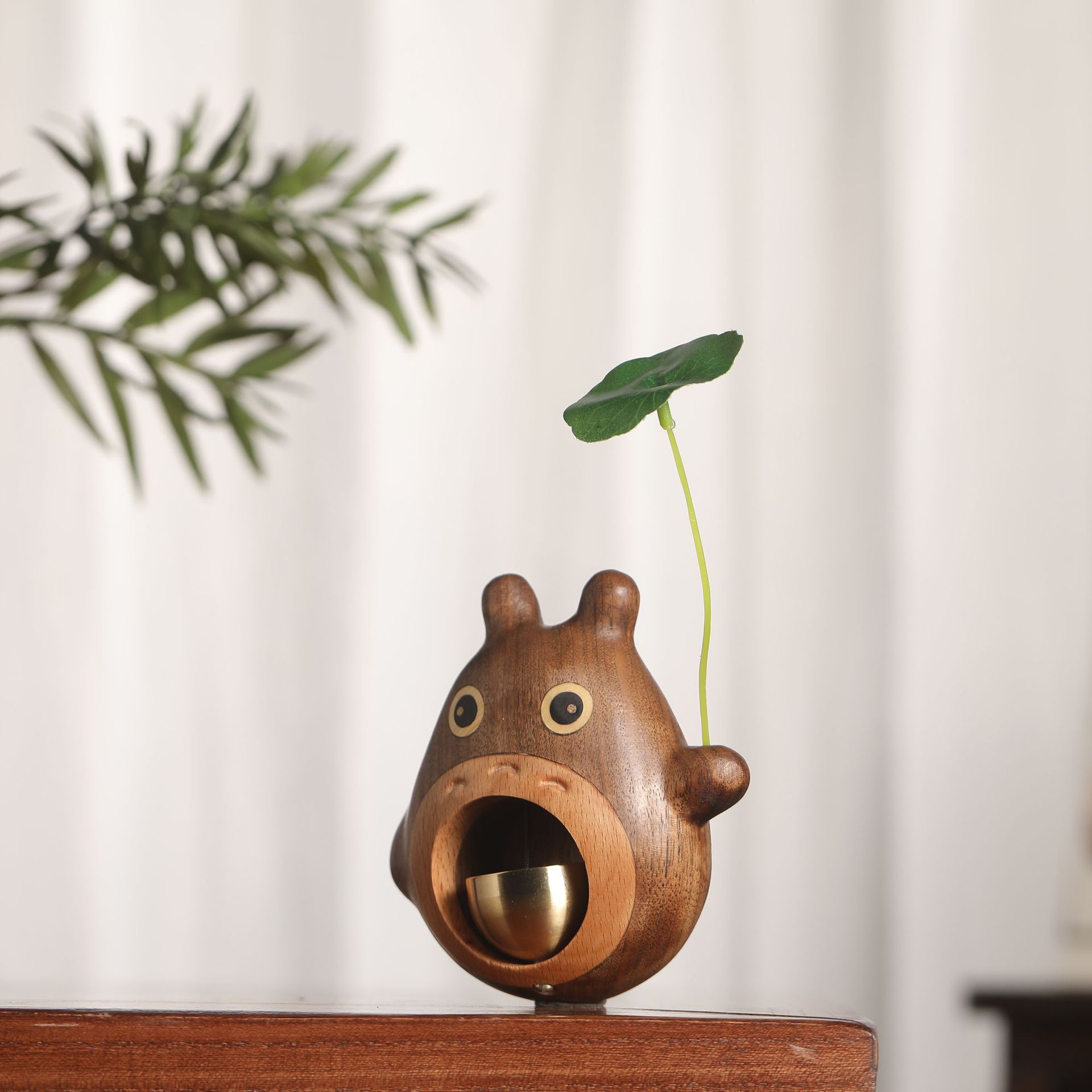 トトロ ドアベル マグネット付 木製  黄銅ベル ドアチャイム 鈴 引き戸 玄関 呼び鈴 ドアリン 癒し音 インテリア プレゼント