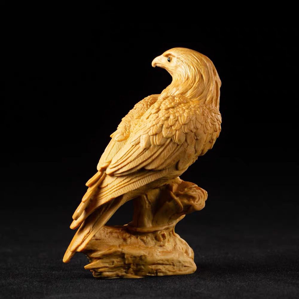 黄楊木彫り 鷹の置物 職人手作り 縁起物 開運グッズ 勝利 成功 飛躍 象徴 