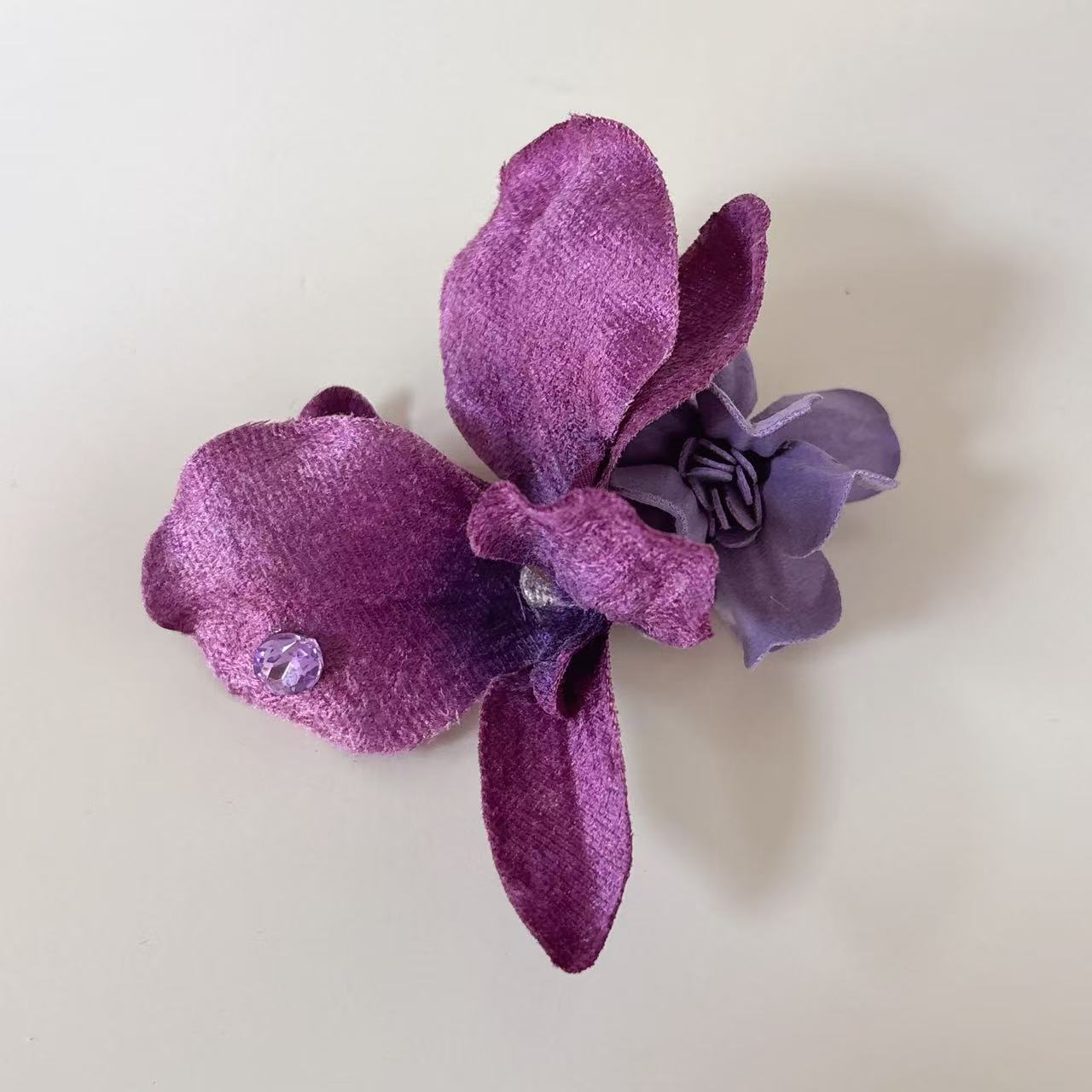  ヘアクリップ ヘアピン 造花 紫アイリス ヘアアクセサリー  前髪クリップ 和装 浴衣 成人式 七五三 卒業式