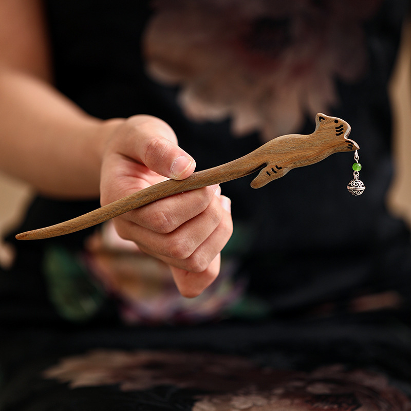 緑檀木 かんざし 木簪 天然木 猫 ねこ 鈴猫 可愛い  髪飾り 普段使い 成人式 留袖用