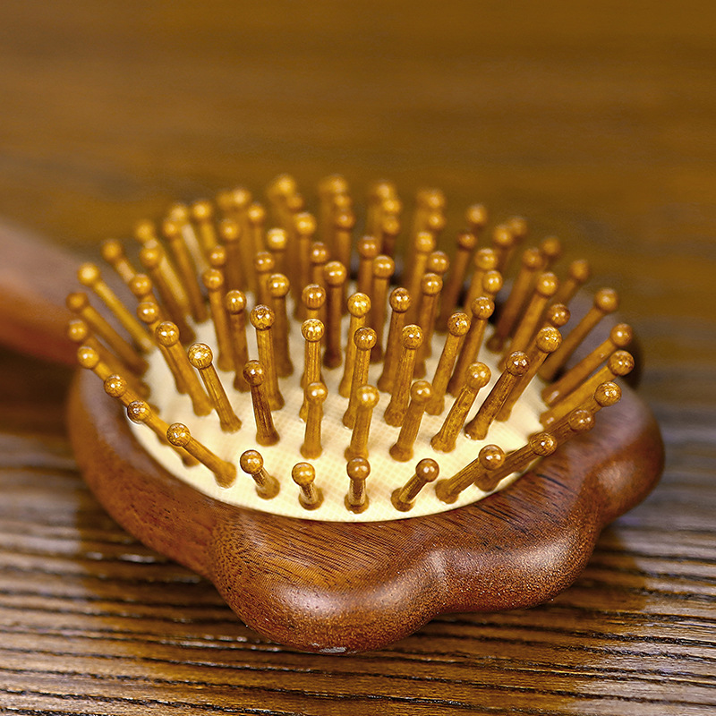 ヘアブラシ 木製 猫の形 静電気防止 くし  檀木 櫛 ヘッドマッサージ パドルブラシ 軽量 子供用 プレゼント ギフト かわいい