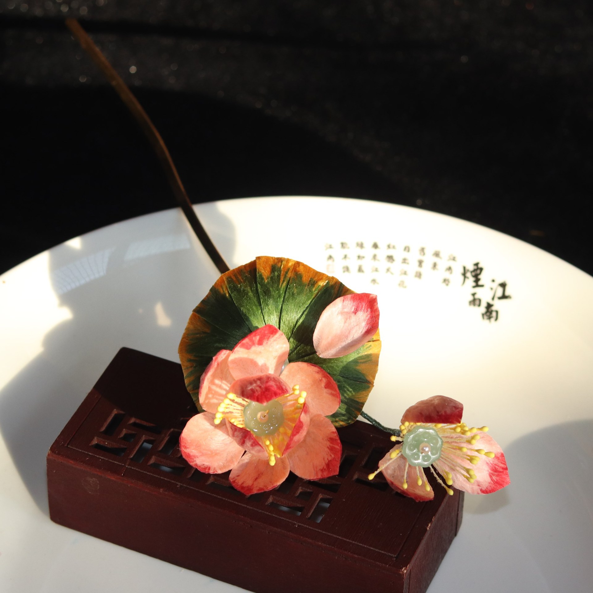  髪飾り成人式 かんざし 蓮の花 簪 ベルベット 花 真珠 高級 ヘアスティック 普段使い 結婚式 着物 蓮のかんざし