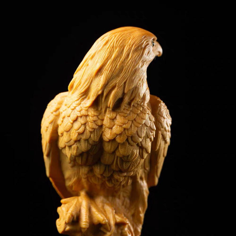 黄楊木彫り 鷹の置物 職人手作り 縁起物 開運グッズ 勝利 成功 飛躍 象徴 