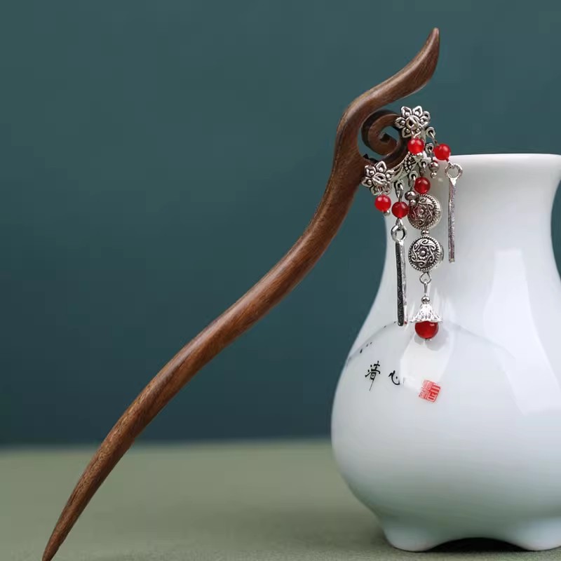 緑檀木 かんざし 簪 天然木 シルバー 房飾り 赤瑪瑙 髪飾り 普段使い まとめ髪 中華風かんざし