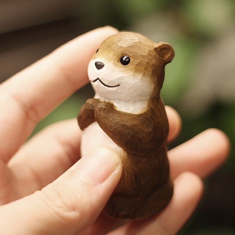 カワウソ 置物 木彫りのカワウソ 贈り物 デスクトップ 動物置物 天然木 ハンドメイド