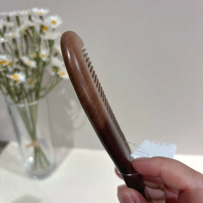 楠木櫛 ヘアブラシ 木製の櫛 無垢材 絵付き お守り 頭皮マッサージ 静電気防止 ヘアコーム