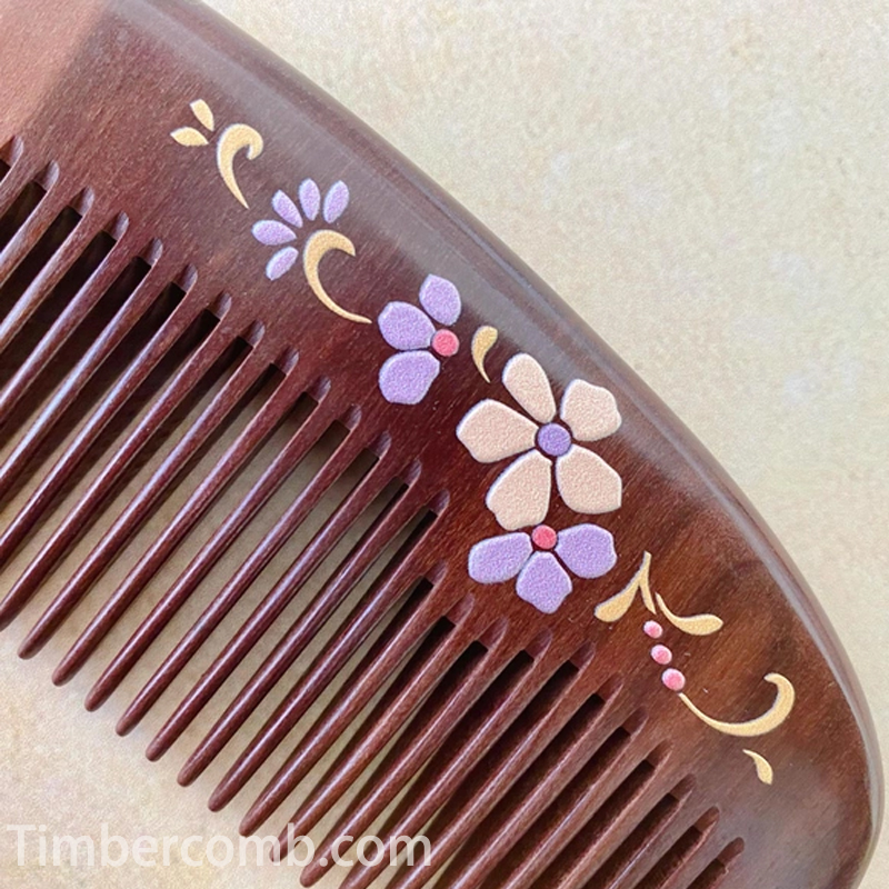楠木くし 高級感 木の櫛 絵付き 無垢材 お守り 静電気防止 ブラシ 頭皮マッサージ