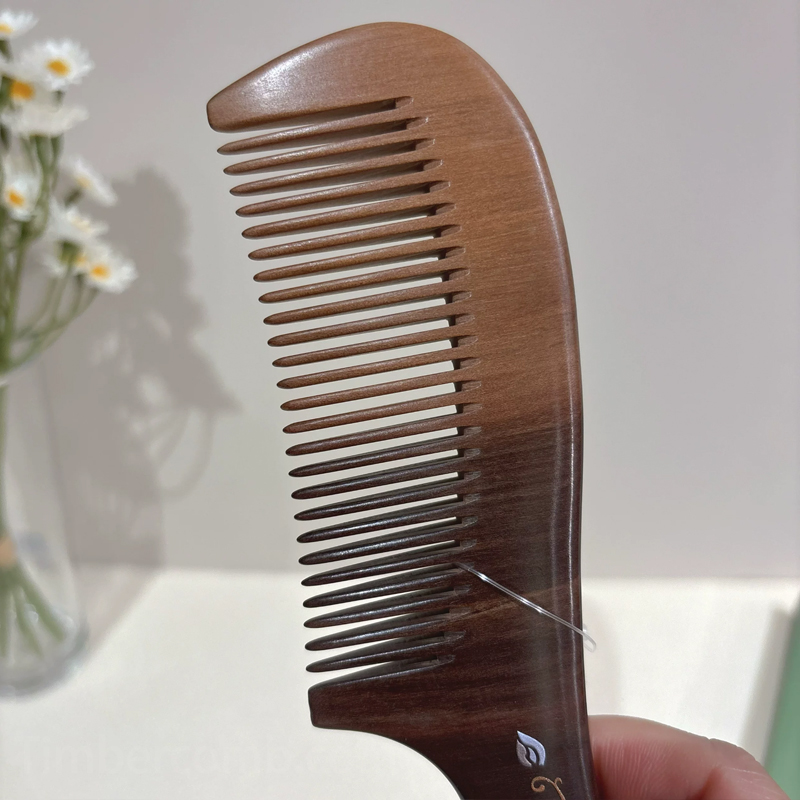 楠木櫛 ヘアブラシ 木製の櫛 無垢材 絵付き お守り 頭皮マッサージ 静電気防止 ヘアコーム