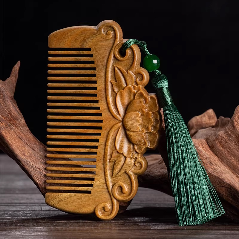 檀木櫛 ヘアブラシ 木製櫛 携帯用 くし ヘアコーム 檀木 牡丹 お守り 静電気防止 頭皮マッサージ