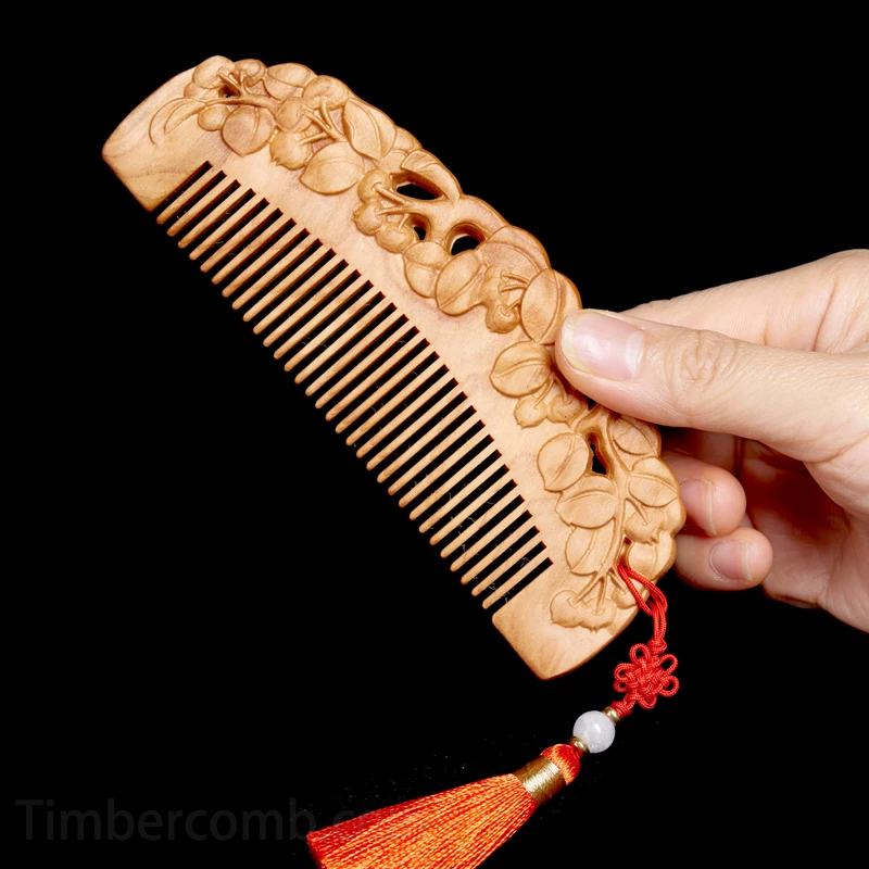 桃の櫛 ヘアコーム 木製の櫛 さくらんぼ 両面彫刻 お守り 静電気防止 頭皮マッサージ 天然木