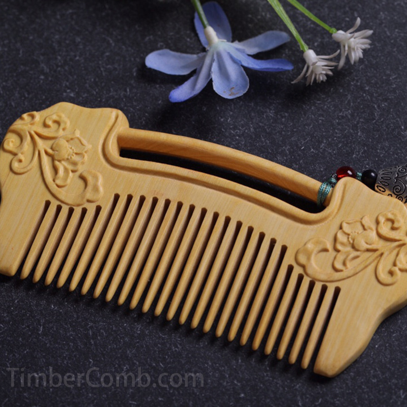 天然つげ材手彫り細工 携帯用密歯櫛 - 教師の日＆結婚祝いギフト（静電気防止機能付き）-木彫り高級人気専門店