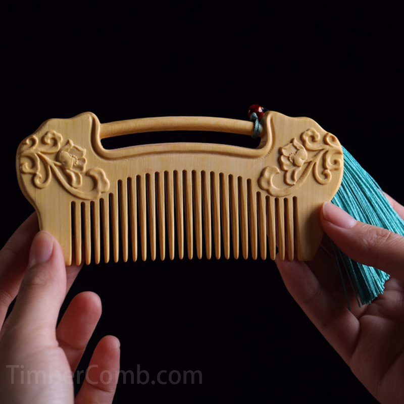 天然つげ材手彫り細工 携帯用密歯櫛 - 教師の日＆結婚祝いギフト（静電気防止機能付き）-木彫り高級人気専門店