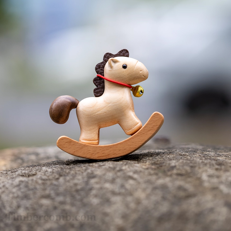 揺れる木馬の置物 天然木製 机・車載用 かわいい子馬 カートゥーン風