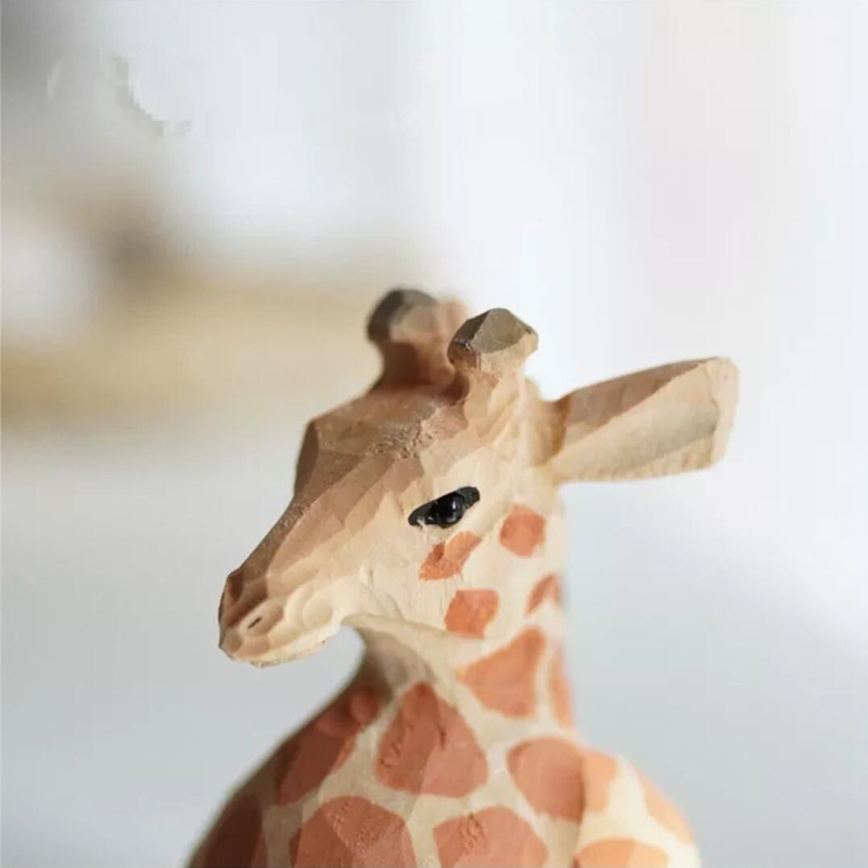 木彫りのキリンさんの置物 多機能スタンド 贈り物 デスクトップ 部屋飾り物 木製オブジェ トリ 置物 天然木 ハンドメイド