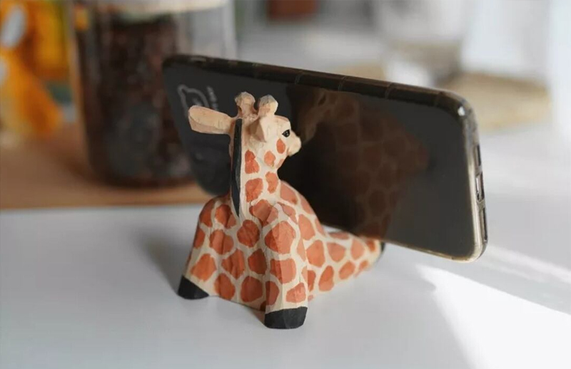 木彫りのキリンさんの置物