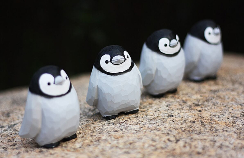 木彫りのペンギン 置物