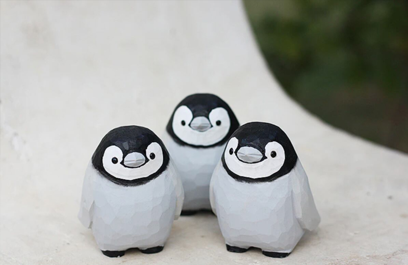 木彫りのペンギン 置物