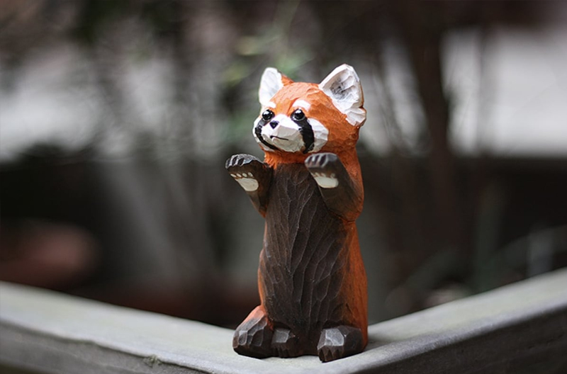 木彫りのレッサーパンダ 置物
