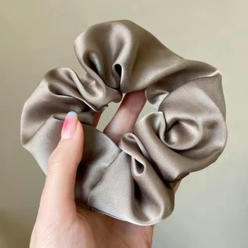 高級感のあるサテンの太めのヘアゴム、気質アップの髪飾り、レディース向けヘアアクセサリー