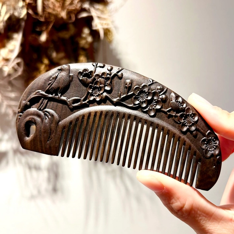黒檀木くし ヘアブラシ 木製櫛 両面彫刻 梅の花 お守り 静電気防止 高級感 頭皮マッサージ 彫り花
