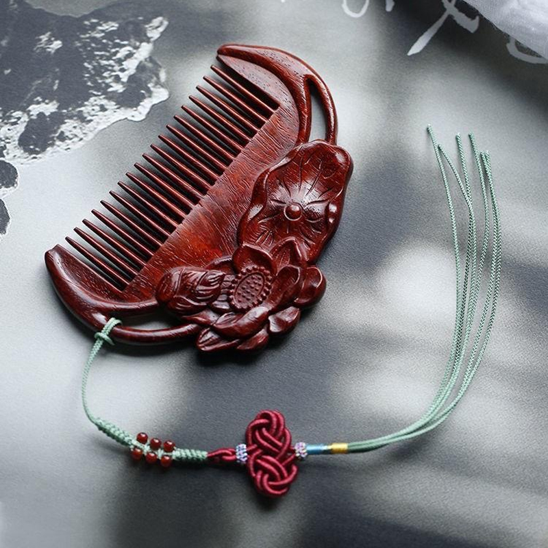 紫檀木櫛 携帯用 木の櫛 両面彫刻 蓮の花 お守り 静電気防止 頭皮マッサージ 自宅用