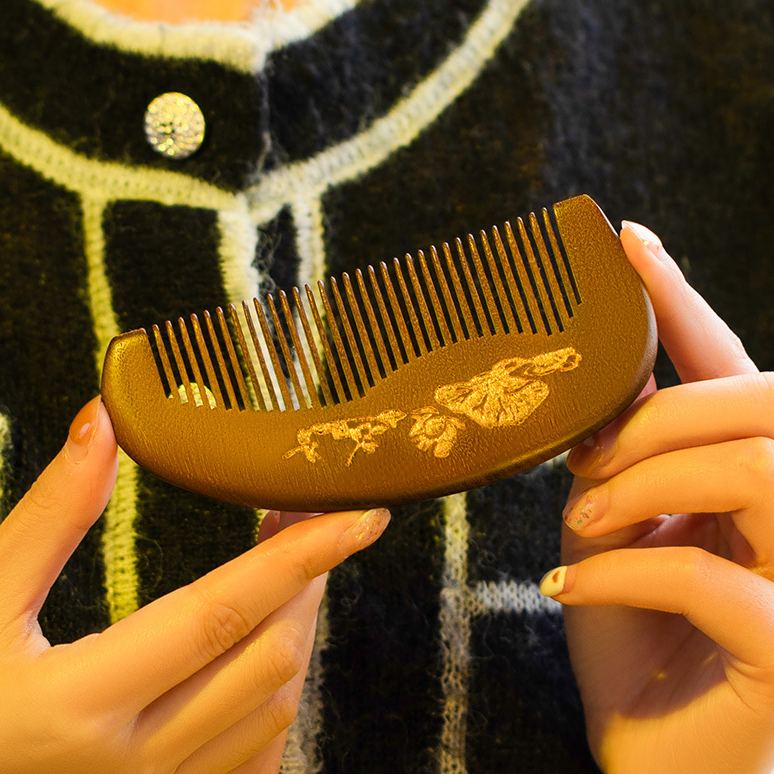 檀木櫛 天然 木櫛 蓮の花 ヘアブラシ 頭皮マッサージ 持ち運び 家庭用 静電気防止