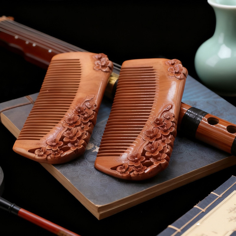 古典的な彫刻が施された桃の木の櫛 静電気防止 手彫り 携帯用 家庭用 古風な桃の木の櫛