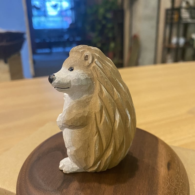 木彫りのハリネズミ 置物 ペンギンベビー 贈り物 デスクトップ 部屋飾り物 木製オブジェ 天然木 ハンドメイド