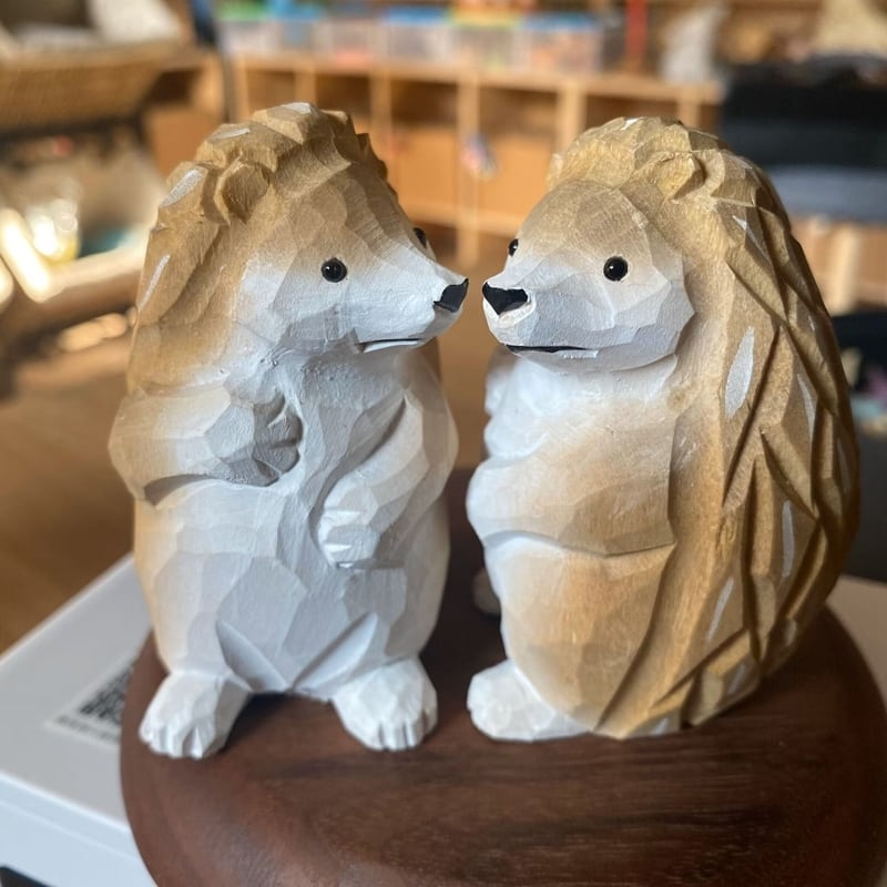 木彫りのハリネズミ 置物