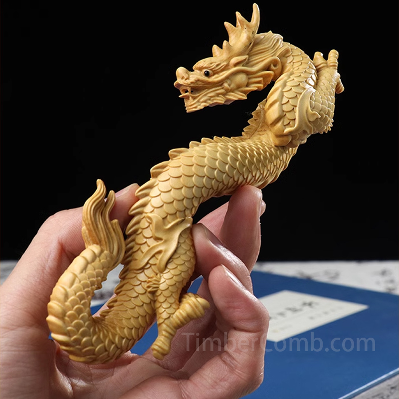 木彫りの龍の置物