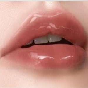 ลิปกลอสเนื้อเปล่งประกาย