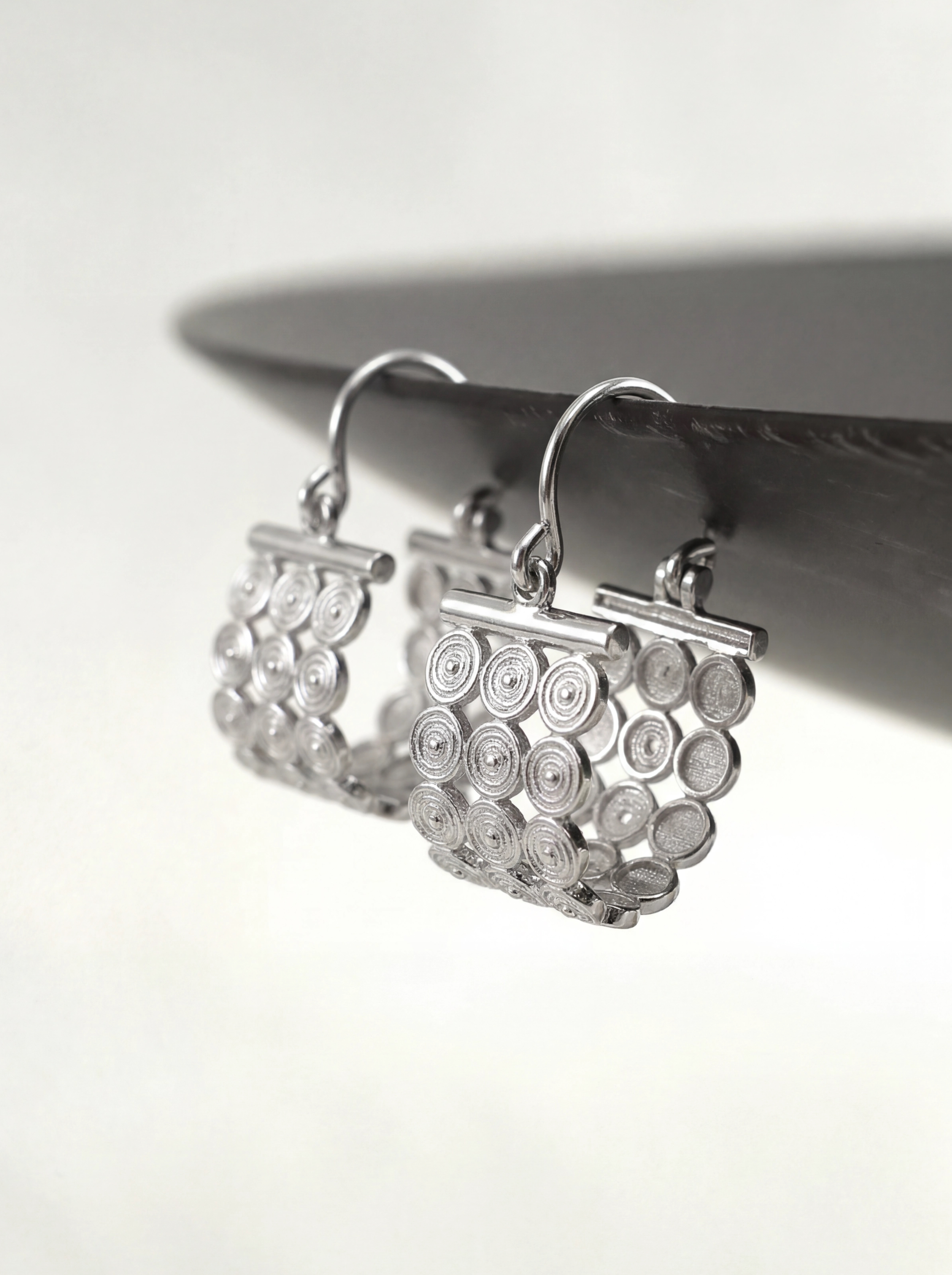 Sigillum Aureum | Gold Hoop Earrings with Geometric Pattern